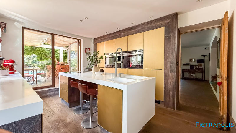 Villa - 310 m² - 9 pièces