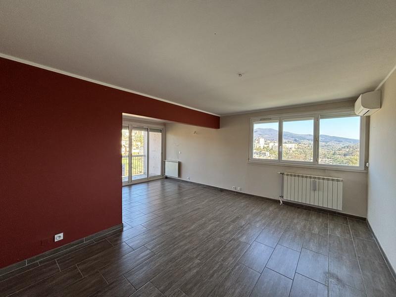 Appartement - 93 m² - 5 pièces