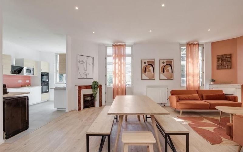 Maison - 350 m² - 15 pièces