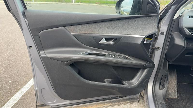 Peugeot 3008 II 1.5 BlueHDi 130 Eat8 Allure Business