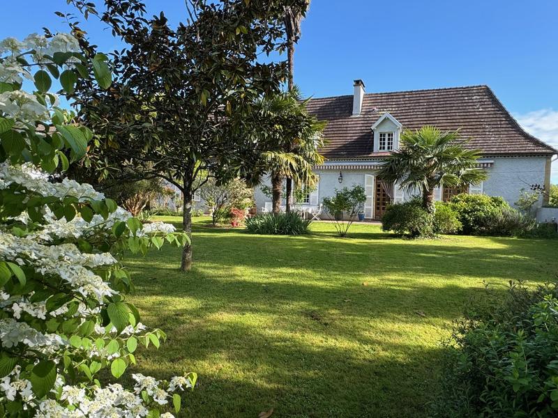 Maison - 268 m² - 6 pièces