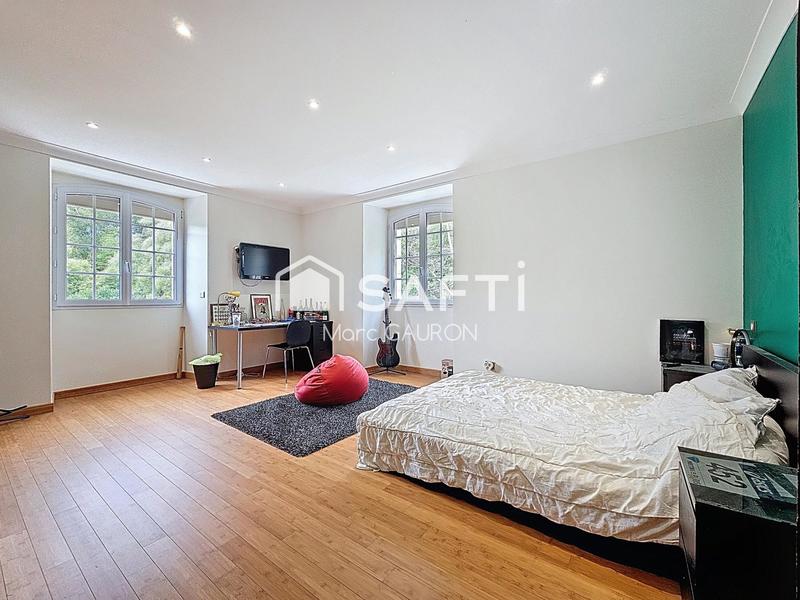 Maison de maîtres - 380 m² - 8 pièces