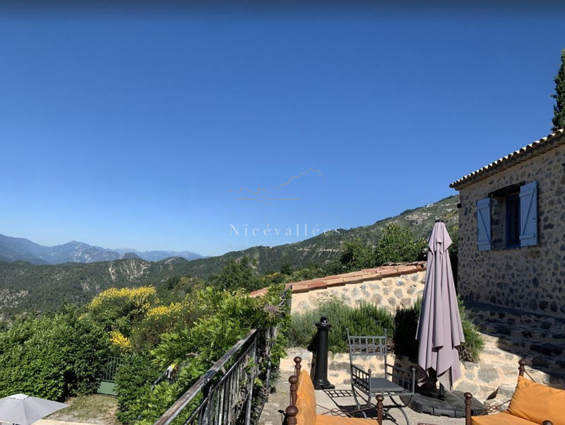 Maison - 180 m² - 8 pièces