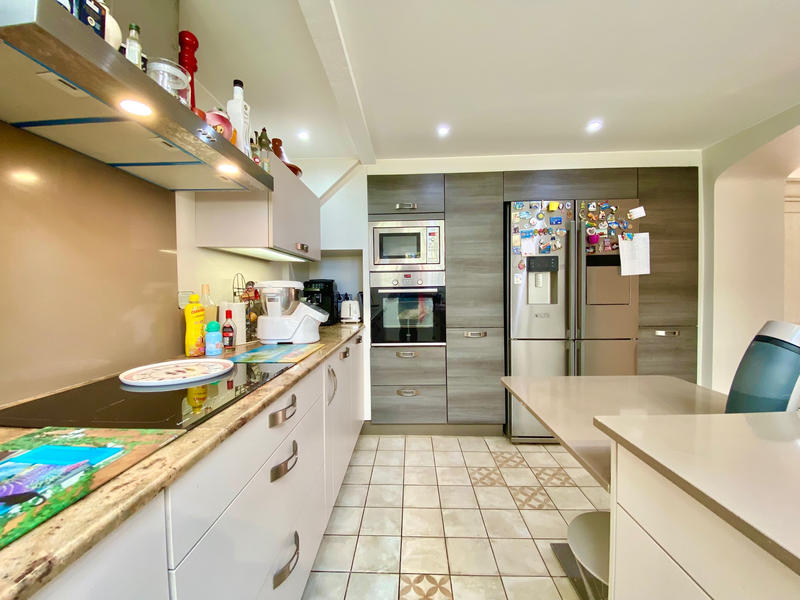 Maison - 287 m² - 9 pièces