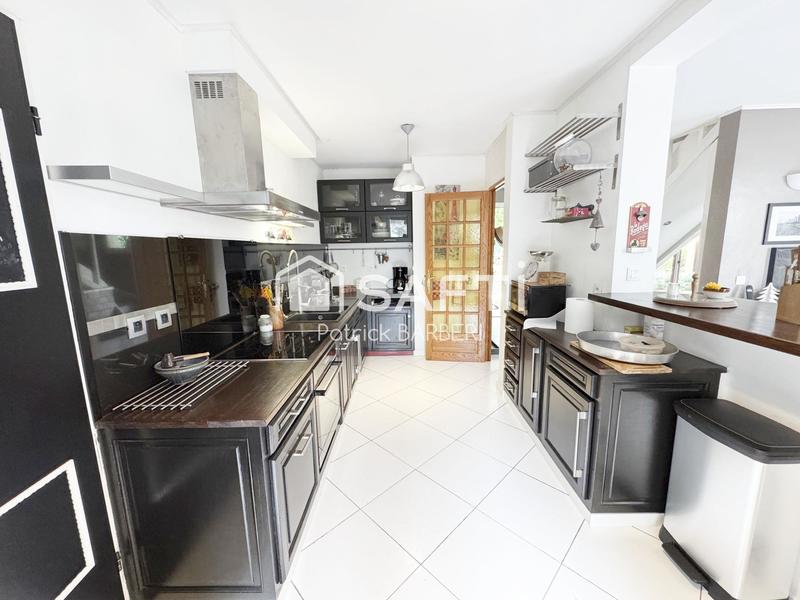 Maison - 254 m² - 7 pièces