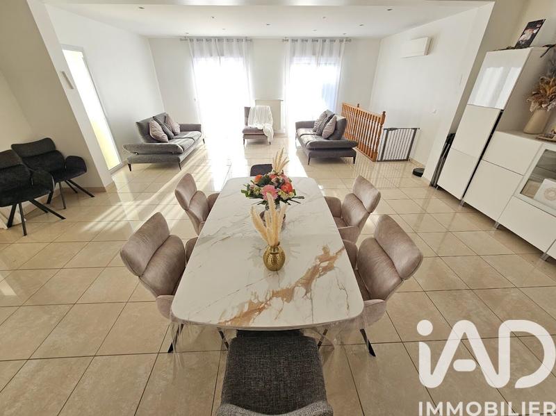 Maison - 210 m² - 10 pièces