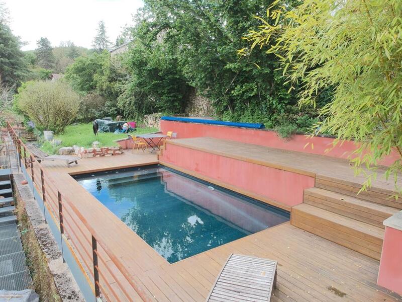 Maison - 220 m² - 8 pièces