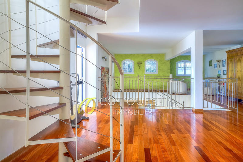 Propriété - 400 m² - 9 pièces