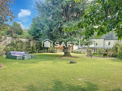 Maison - 232 m² - 8 pièces