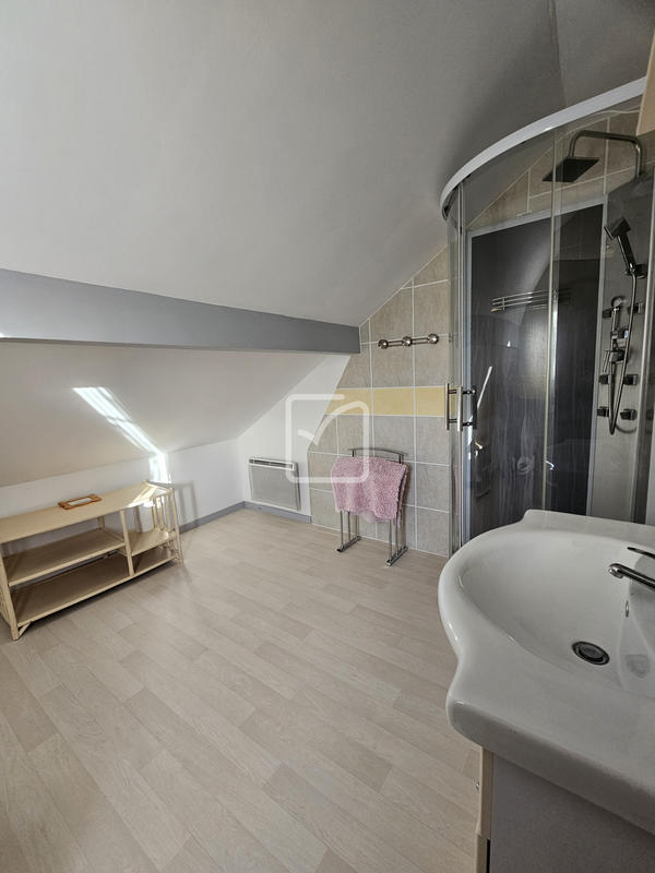 Maison - 256 m² - 12 pièces