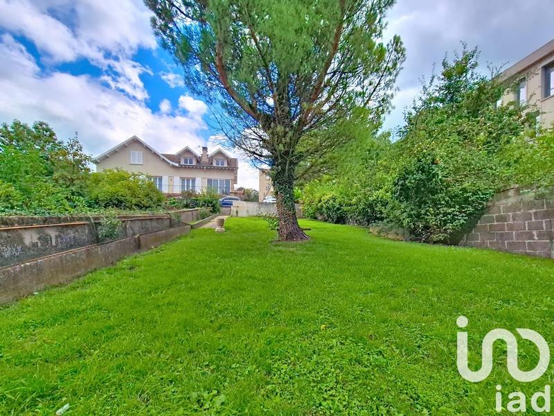 Maison - 240 m² - 10 pièces