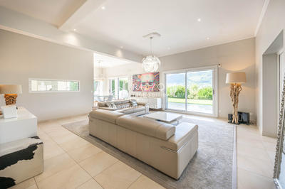 Maison - 228 m² - 8 pièces