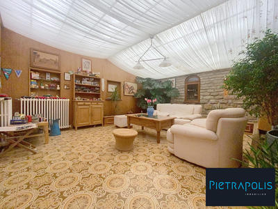 Maison - 250 m² - 7 pièces