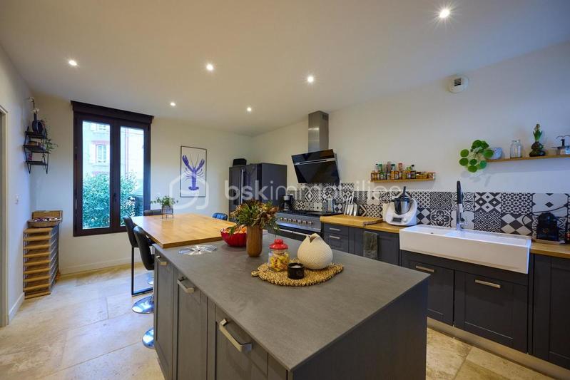 Maison de maîtres - 260 m² - 9 pièces