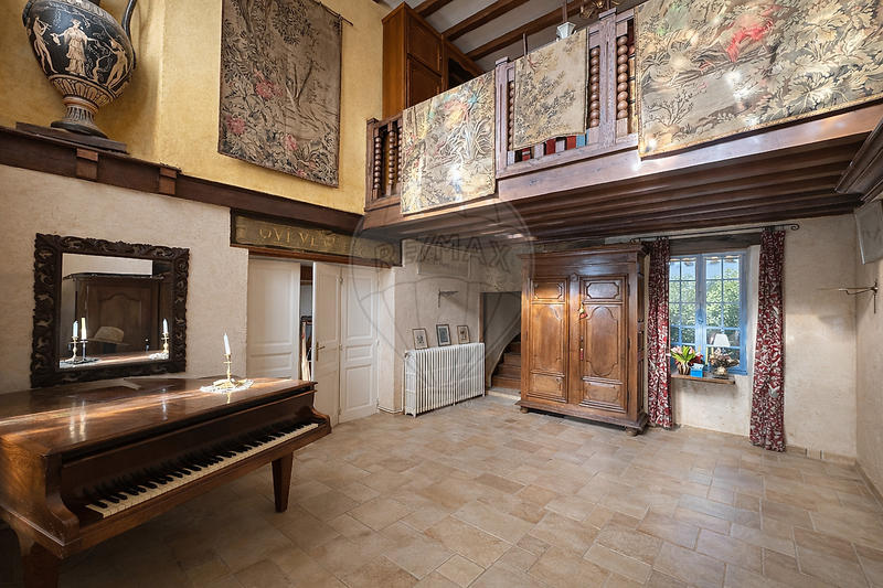 Maison - 210 m² - 7 pièces