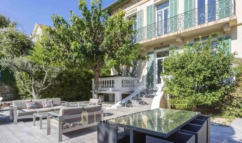 Villa - 200 m² - 10 pièces