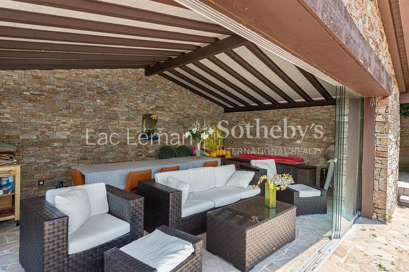 Maison - 225 m² - 6 pièces