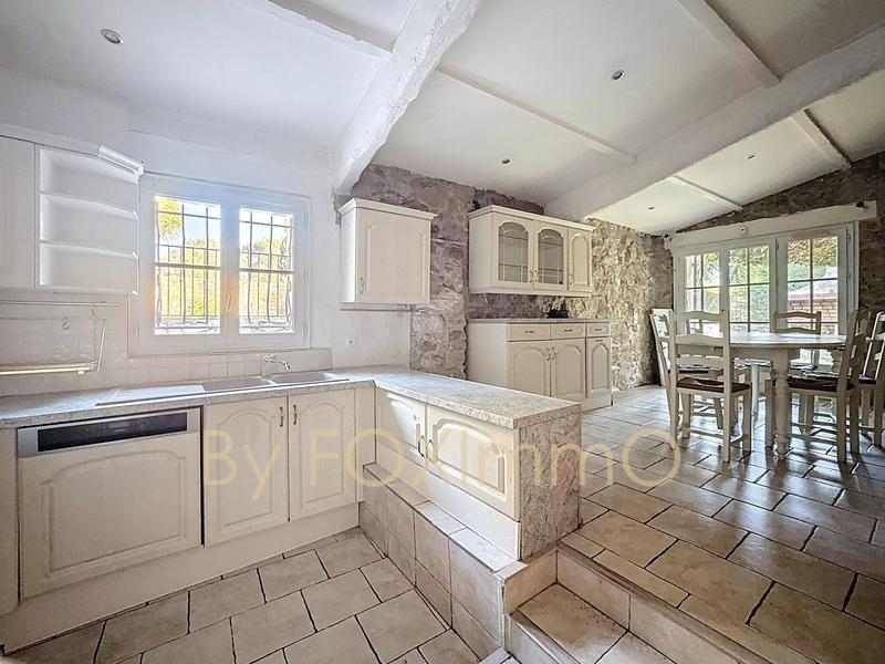 Propriété - 344 m² - 7 pièces