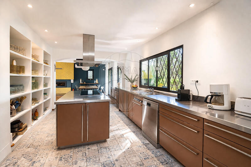 Propriété - 208 m² - 7 pièces