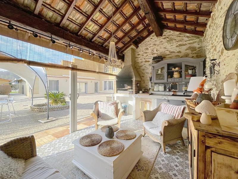 Propriété - 310 m² - 11 pièces