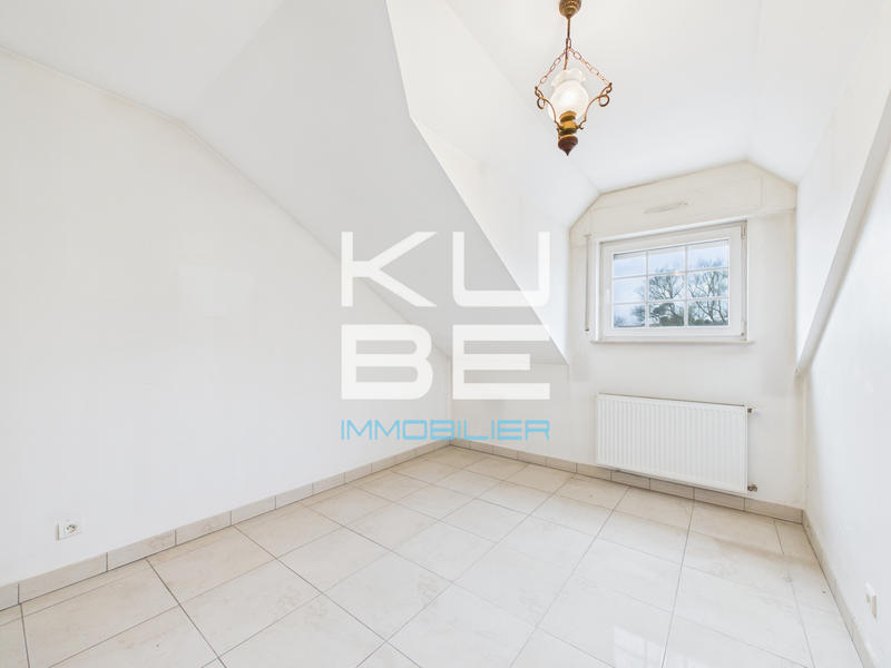 Maison - 220 m² - 8 pièces