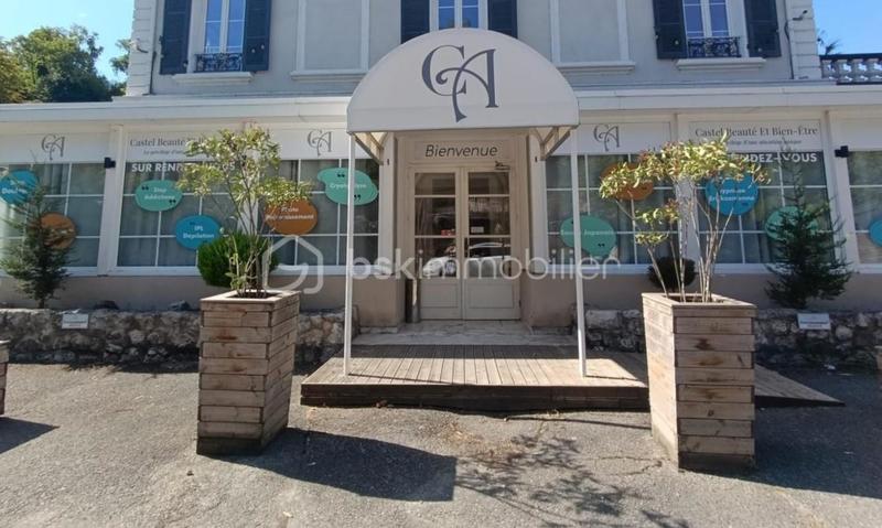 Local commercial - 226 m² - 10 pièces