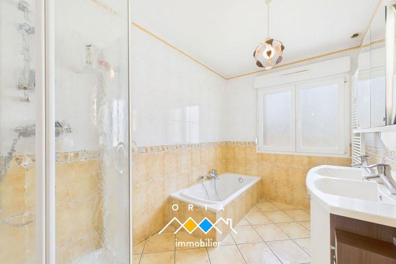 Maison - 180 m² - 9 pièces