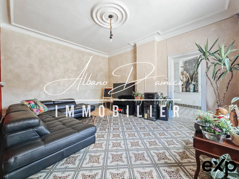 Maison - 182 m² - 9 pièces