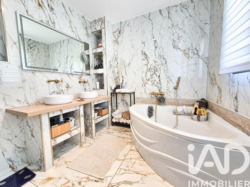 Maison - 180 m² - 7 pièces