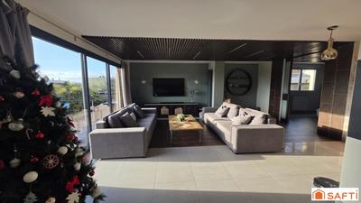 Maison - 180 m² - 7 pièces