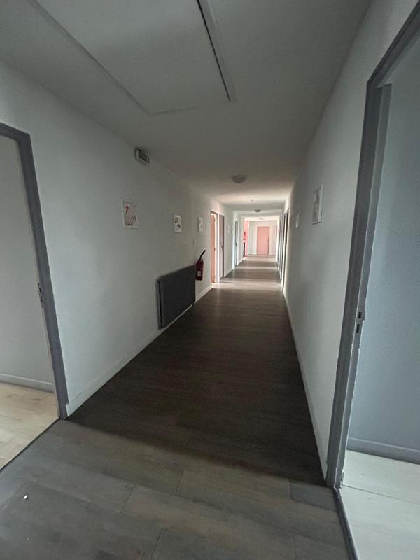 Local commercial - 11 190 m² - 18 pièces