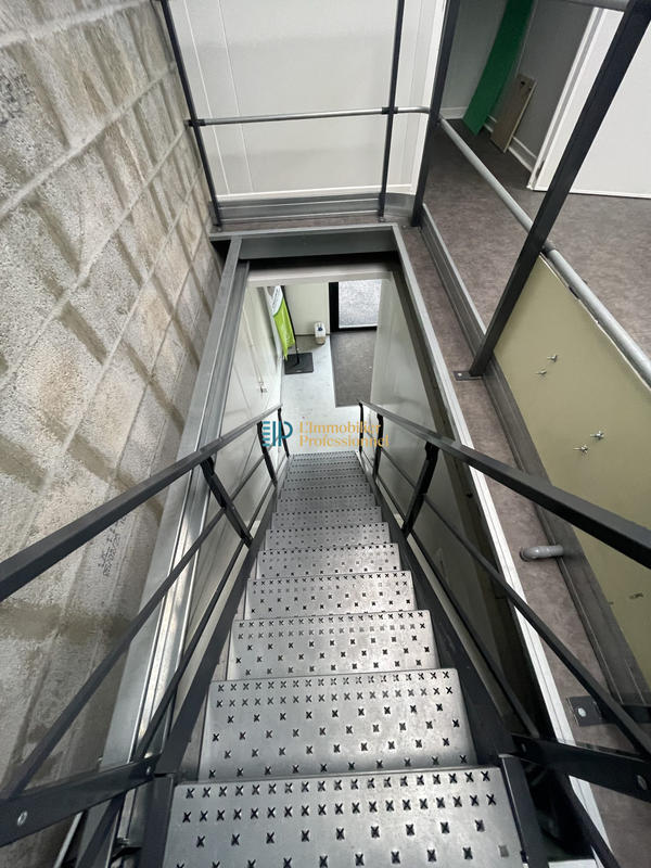 Local d'activités - 163 m²