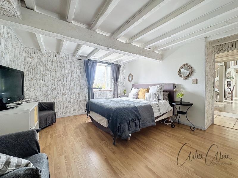 Maison en pierre - 676 m² - 11 pièces