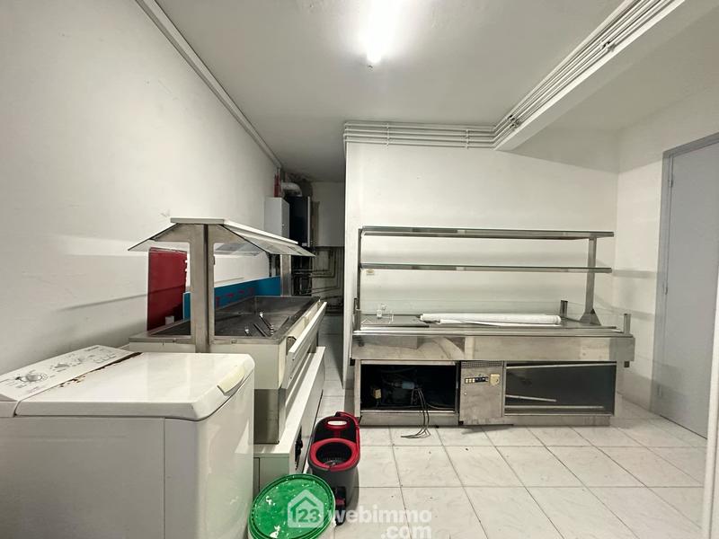 Local commercial - 372 m² - 8 pièces