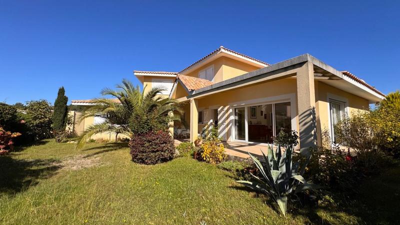 Villa - 211 m² - 7 pièces