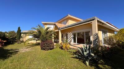 Villa - 211 m² - 7 pièces