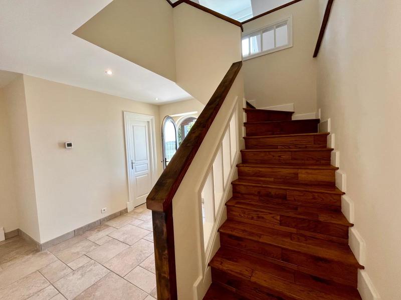 Maison - 284 m² - 8 pièces