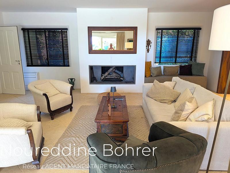 Maison - 251 m² - 7 pièces