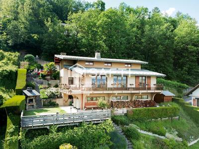 Maison - 255 m² - 7 pièces