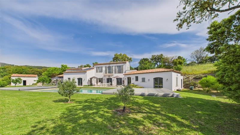 Maison - 250 m² - 8 pièces