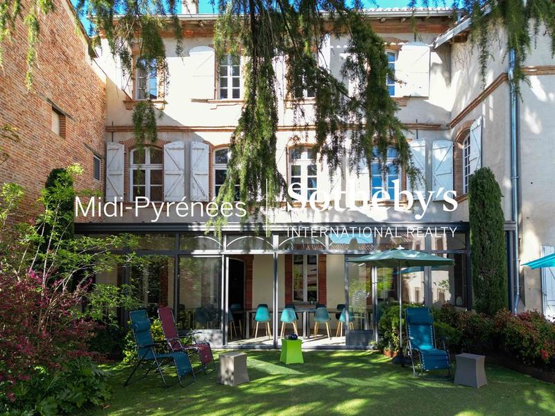 Maison bourgeoise - 733 m² - 19 pièces