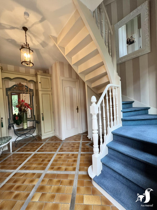 Maison - 249 m² - 9 pièces