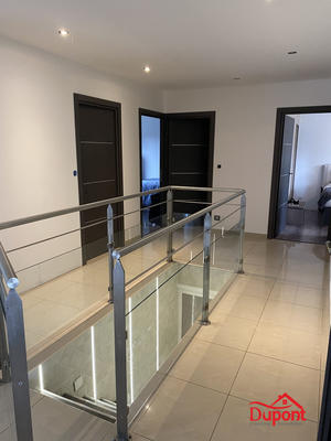 Maison - 212 m² - 6 pièces