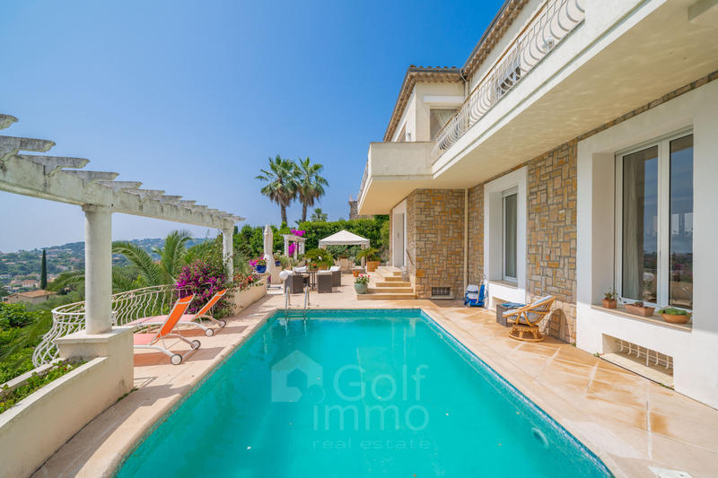 Maison - 225 m² - 6 pièces