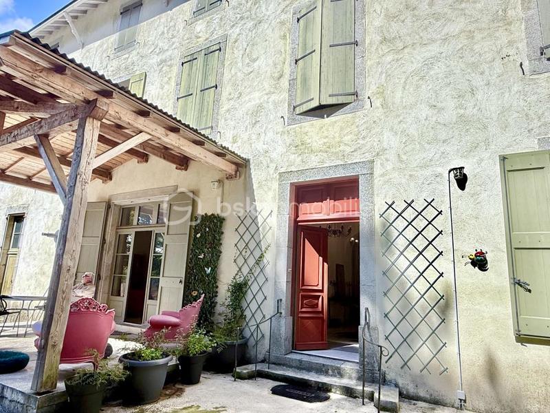 Demeure - 641 m² - 17 pièces