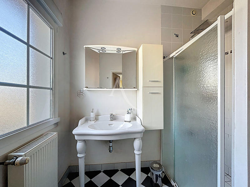 Maison - 232 m² - 8 pièces