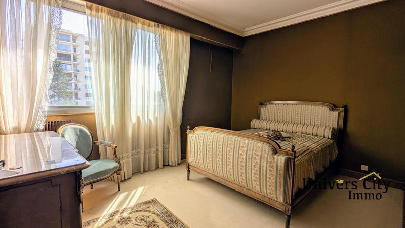 Appartement - 93 m² - 4 pièces