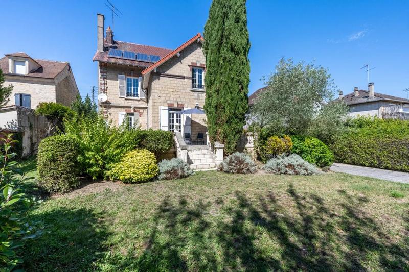 Maison - 250 m² - 7 pièces