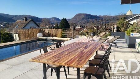 Maison - 292 m² - 10 pièces