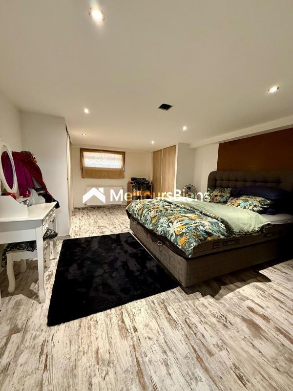 Maison - 180 m² - 7 pièces